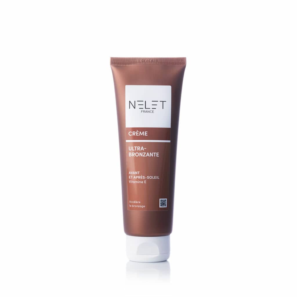 Photographie de la crème ultra-bronzante avant et après soleil.