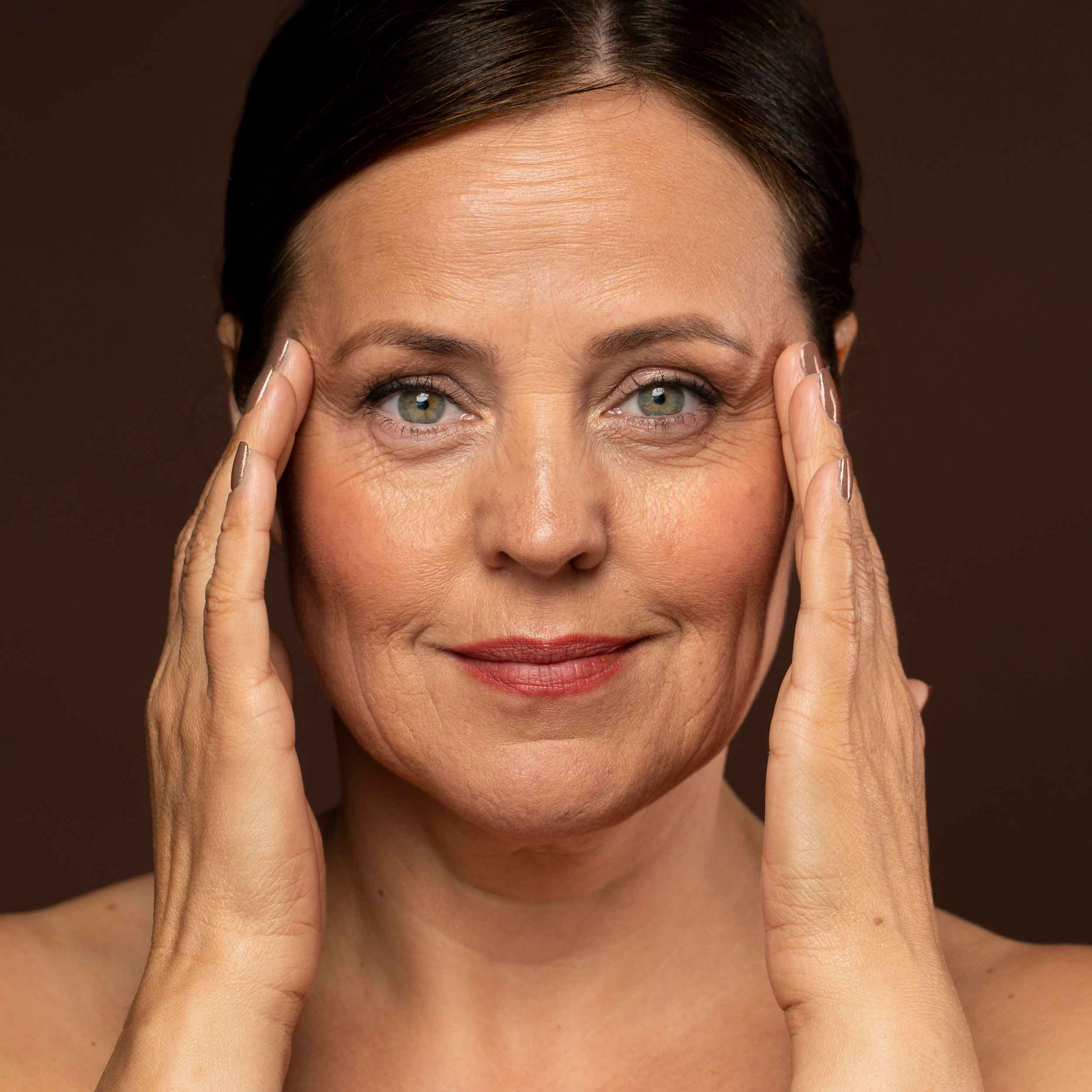 Comment choisir sa crème lifting visage ? Le guide du pharmacien